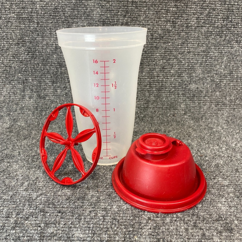 Tupperware Quick Shake Shaker 2 Cup 16 oz Mixer Blade Red 844 Complete Vintage